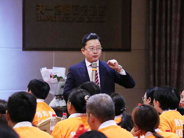 郴州錦馬置業(yè)有限公司,會(huì)議室,標(biāo)準(zhǔn)房,豪華房,商務(wù)房,娛樂(lè)房,商務(wù)休閑房,豪華套房哪里好 郴州錦馬置業(yè)有限公司,會(huì)議室,標(biāo)準(zhǔn)房,豪華房,商務(wù)房,娛樂(lè)房,商務(wù)休閑房,豪華套房哪里好