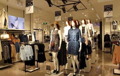 20平米的服裝店,她是怎么做到一天2萬(wàn)元的?