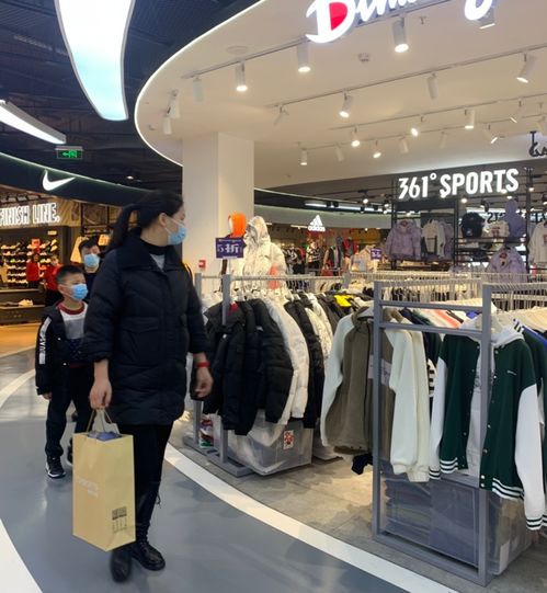 周口春節(jié)服裝市場(chǎng)銷售火爆，服裝輔料同步走俏